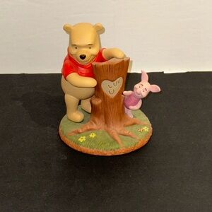 Pooh & Friends Figurine “LUV U”